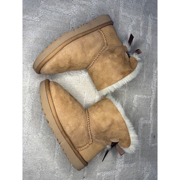 UGG Mini Bailey Bow II Boot Kids Toddlers Chestnut WORN ONCE - Picture 5 of 11